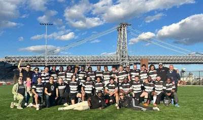 The Men's 15s squad posed on the pitch beneath the Williamsburg Bridge